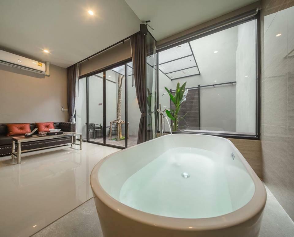 The Valen Resort Bangkok Esterno foto