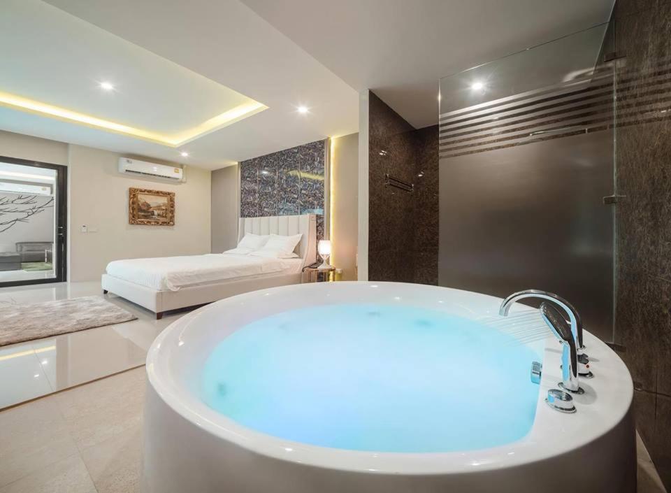 The Valen Resort Bangkok Esterno foto